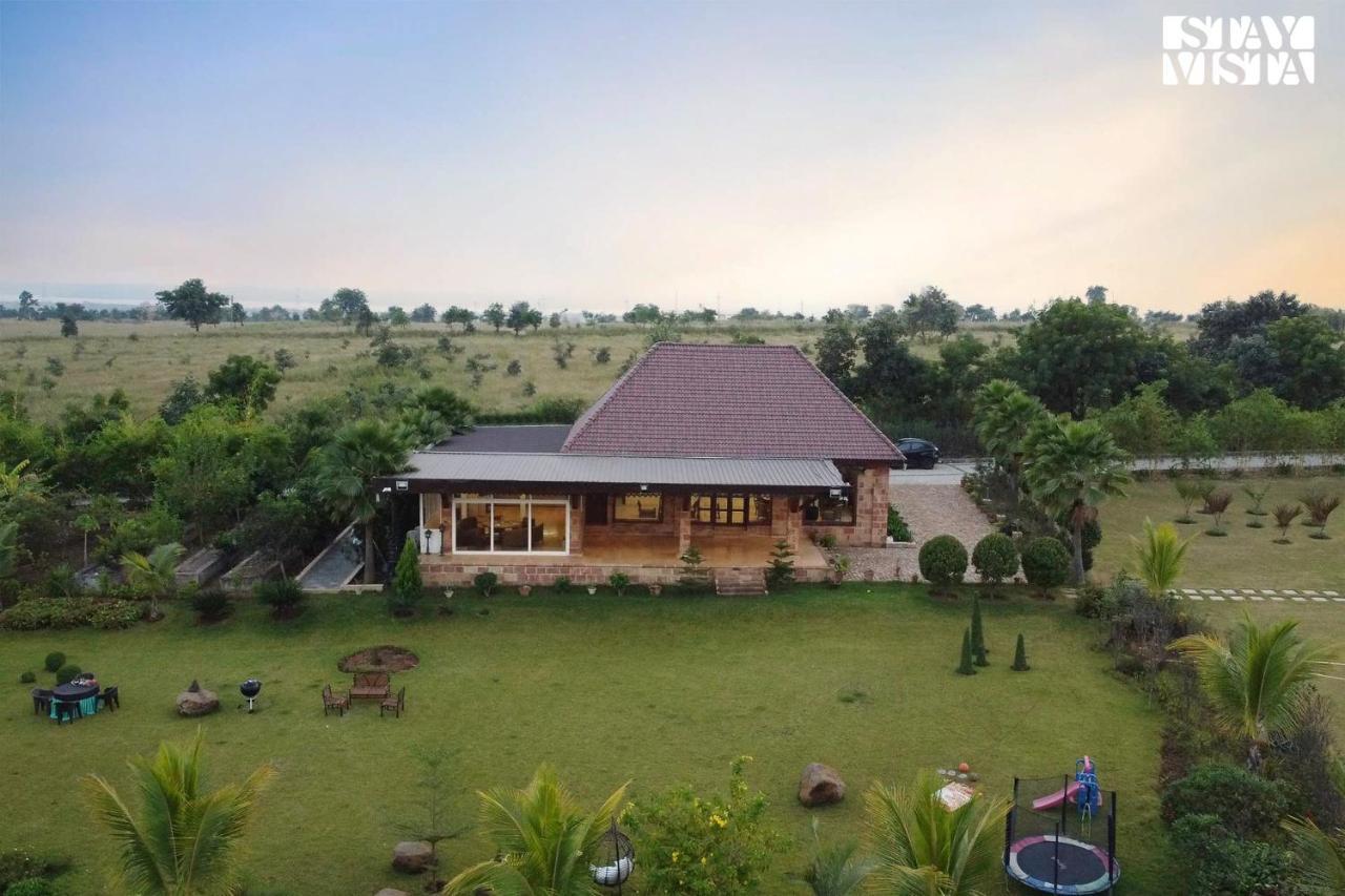 Stayvista'S Lakeside Whispers - Lake & Mountain-View Villa With Lawn & Indoor-Outdoor Games Nagpur Luaran gambar